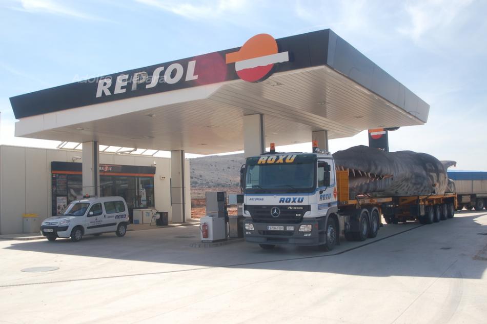 12 Gas Station 